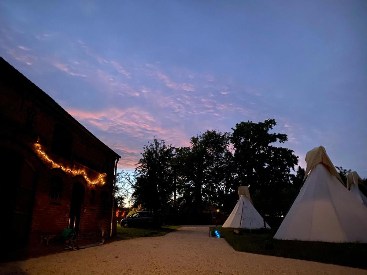 Hotel Kuckunniwi Tipidorf Tauche Esterno foto