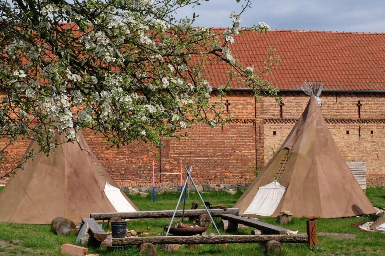 Hotel Kuckunniwi Tipidorf Tauche Esterno foto