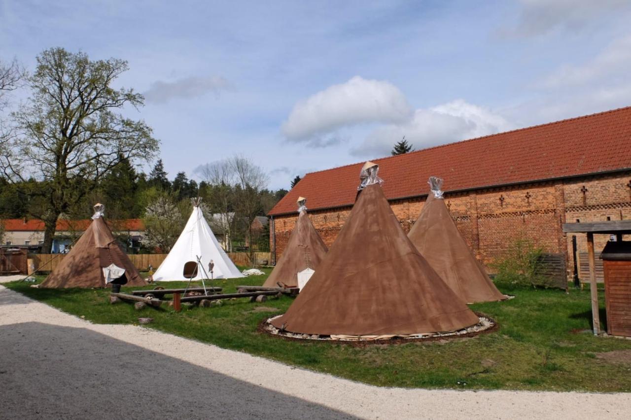 Hotel Kuckunniwi Tipidorf Tauche Esterno foto