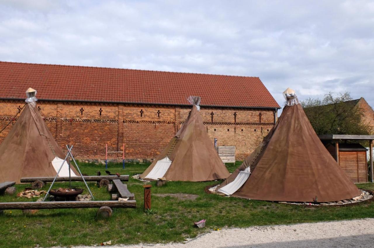 Hotel Kuckunniwi Tipidorf Tauche Esterno foto