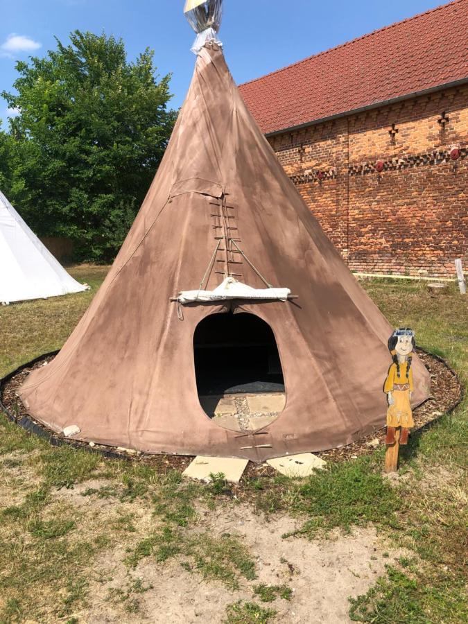Hotel Kuckunniwi Tipidorf Tauche Esterno foto