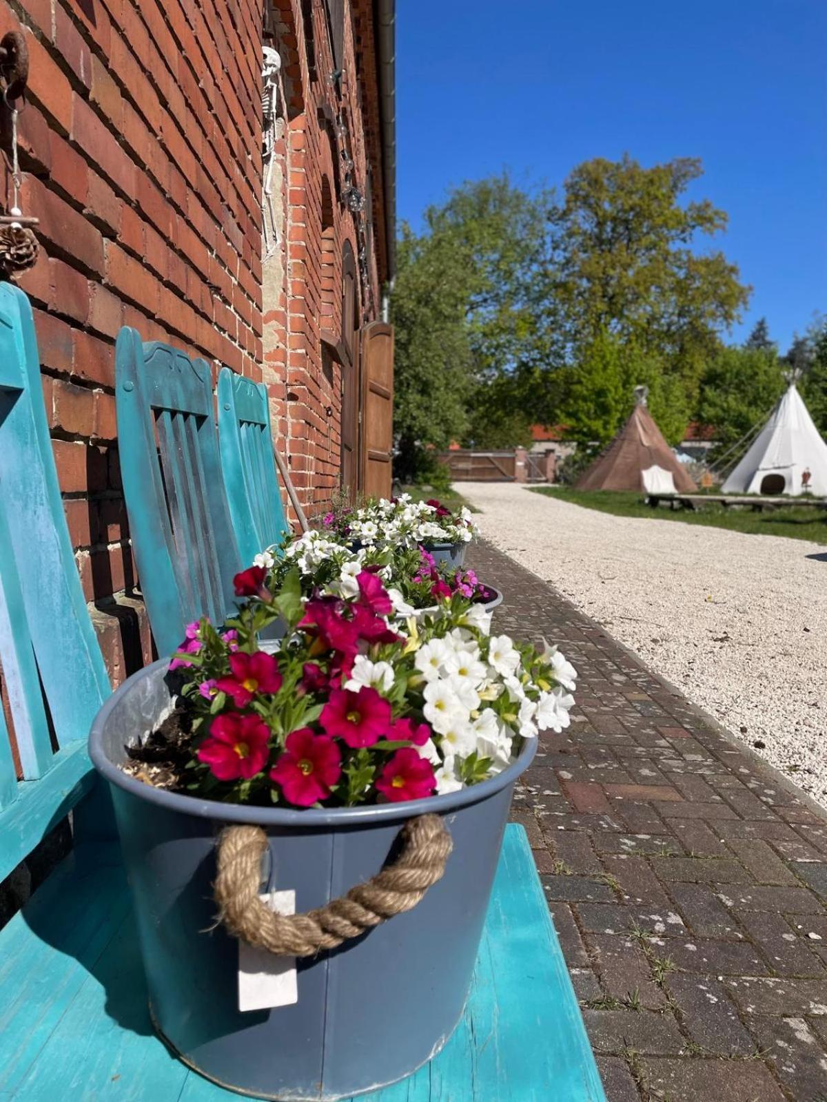Hotel Kuckunniwi Tipidorf Tauche Esterno foto