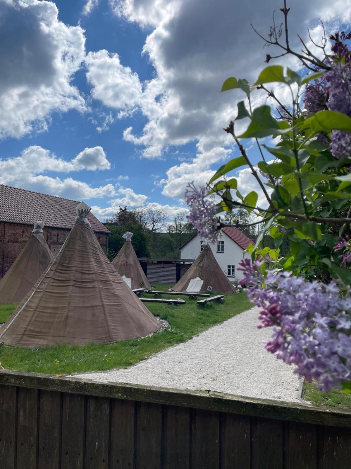 Hotel Kuckunniwi Tipidorf Tauche Esterno foto